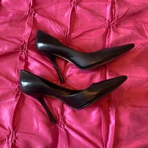 GUESS BLACK STILETTO HEELS 11M